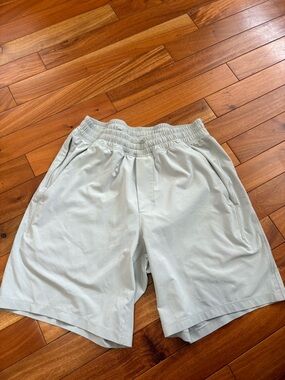 lululemon athletica Men's Light Gray Athletic Shorts